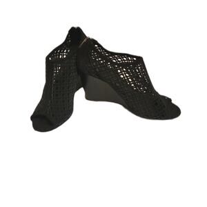 Aquatalia Shelly Sandal Black Suede Laser Cut Back Zipper Wedge Open Toe Size 7